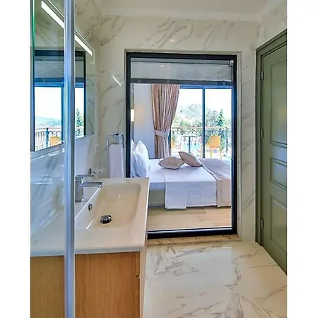 Sleeps 6 Pool Air Con Wifi
