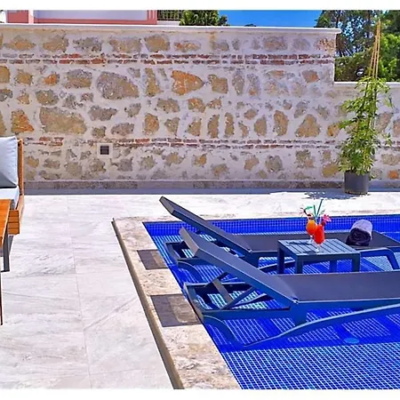 Sleeps 6 Pool Air Con Wifi Villa