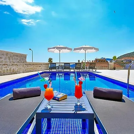Villa Sleeps 6 Pool Air Con Wifi