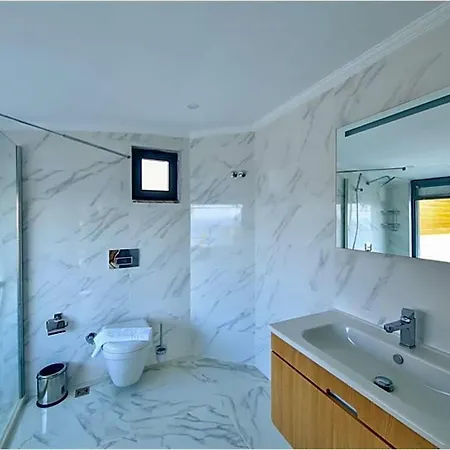 Villa Sleeps 6 Pool Air Con Wifi *