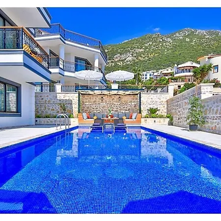 Sleeps 6 Pool Air Con Wifi *